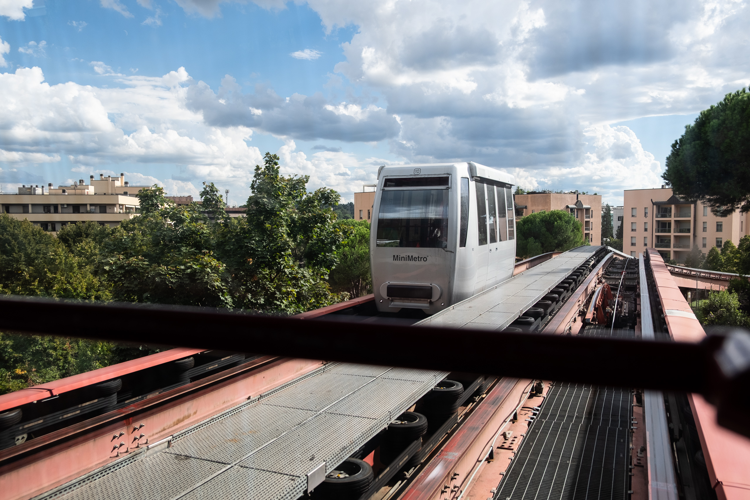 Mit der Minimetro unterwegs – Gegenzug auf der Trasse